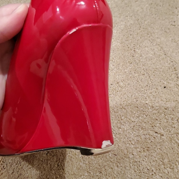MERUMOTE Red Patent Wedges - Picture 4 of 6